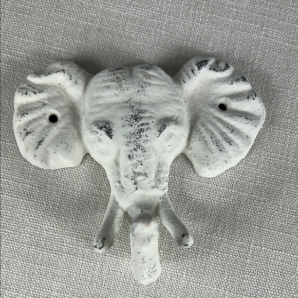 Cast Iron Elephant Wall Hook Hand Painted White Distressed Nursery Jewelry Towel - Picture 3 of 4